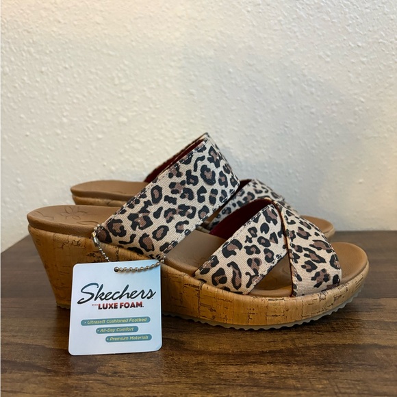 Skechers Beverlee Wedge Slide Sandals - Picture 3 of 7